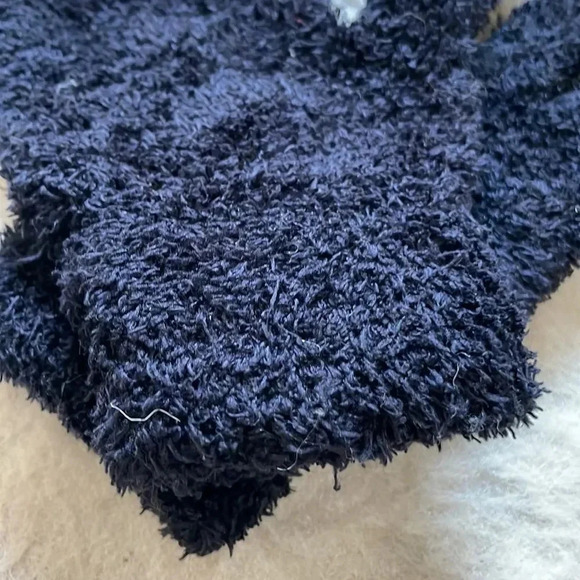🔥4/$20 St Johns Bay Fuzzy Gloves - Picture 3 of 11